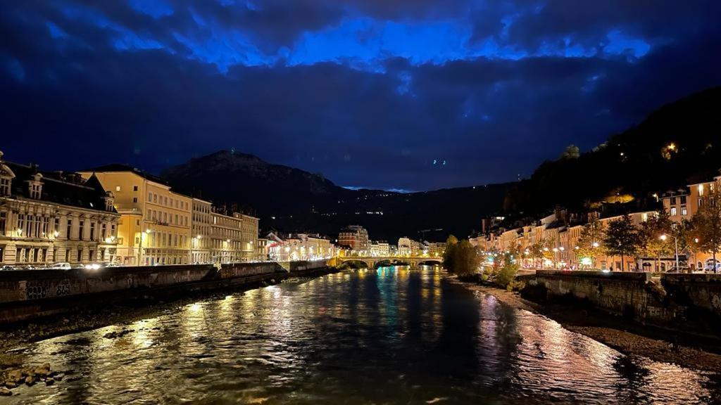 Cosy And Calm In Grenoble City Heart With Free And Large Parking Q-Park Chavant Bagian luar foto